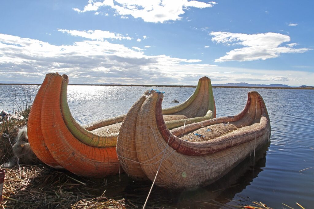 Botes en el Lago Titicaca. 